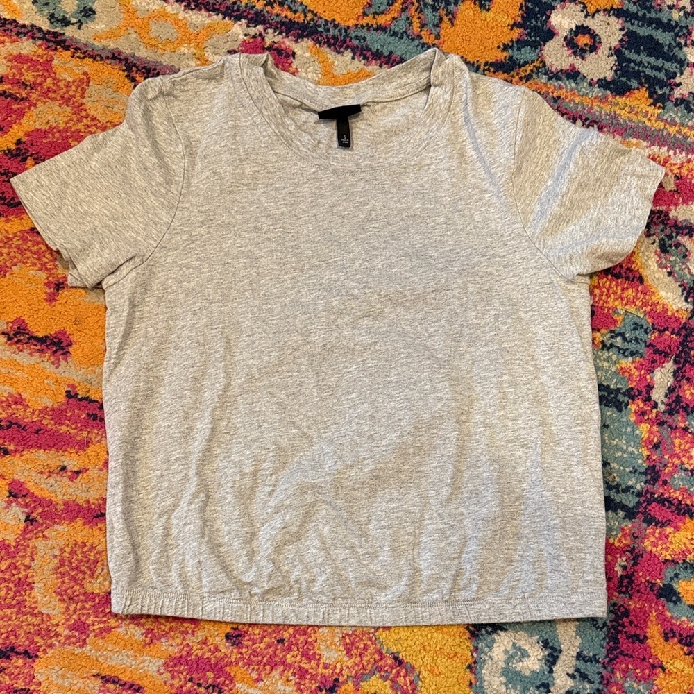 Who What Wear Gray Short Sleeve Tee